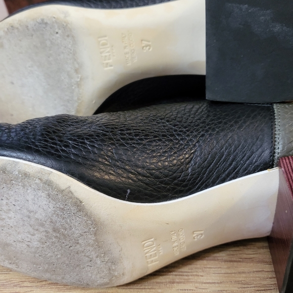 Authentic Fendi boots - Picture 8 of 8